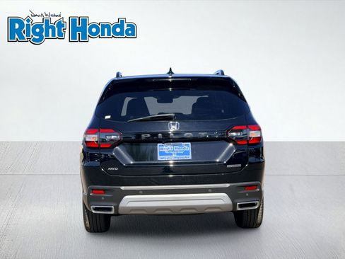 Certified 2025 Honda Pilot Touring image 7
