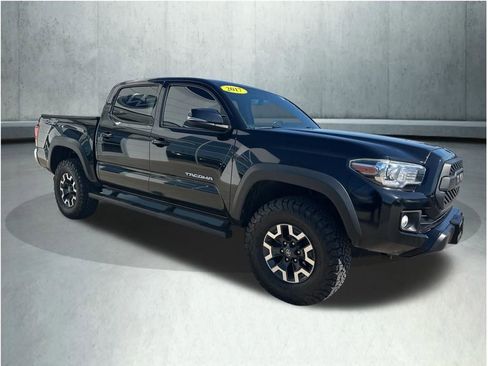 Used 2017 Toyota Tacoma TRD Off-Road w/ Tow Package (A/T) image 9