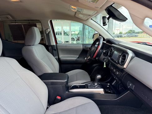 Used 2019 Toyota Tacoma SR5 RWD image 16