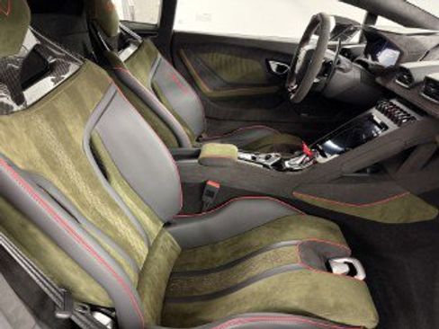 Used 2024 Lamborghini Huracan Sterrato image 6