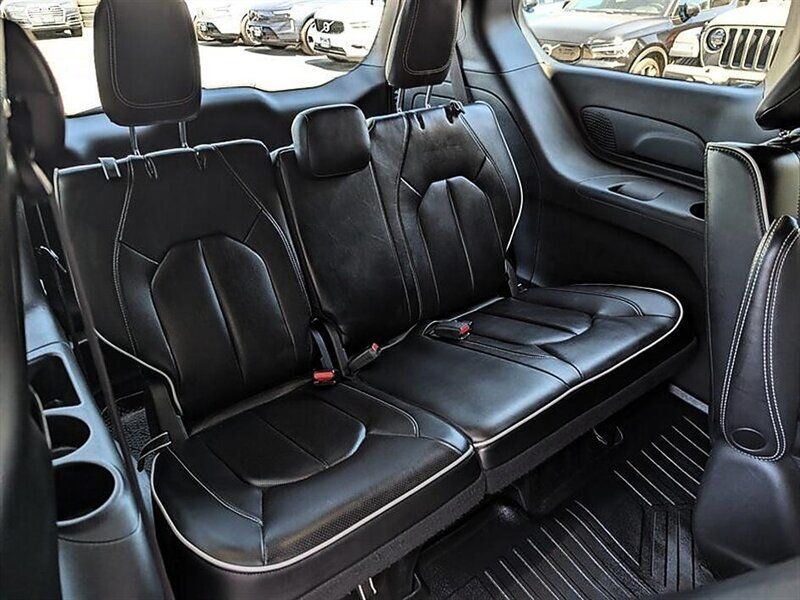 Used 2023 Chrysler Pacifica Limited w/ S Appearance Package FWD image 29
