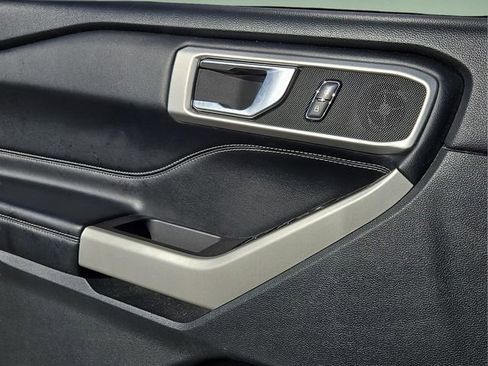 Used 2021 Ford Explorer XLT image 23