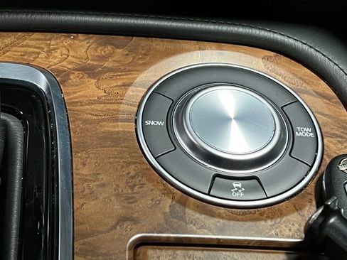 Used 2023 Nissan Armada SL image 31