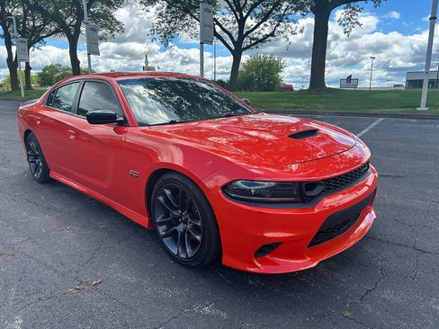 Used 2023 Dodge Charger Scat Pack w/ Technology Group RWD image 3