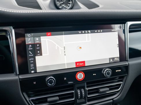 New 2026 Porsche Macan image 18