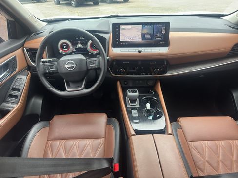 Used 2025 Nissan Rogue Platinum w/ Platinum Premium Package FWD image 10