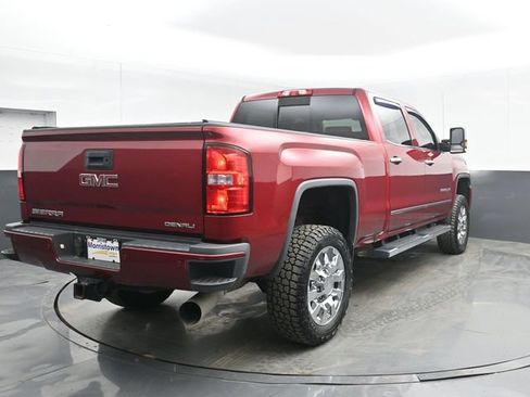 Used 2019 GMC Sierra 2500 Denali w/ Duramax Plus Package AWD/4WD image 14