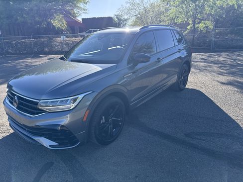 Used 2024 Volkswagen Tiguan SE R-Line image 3
