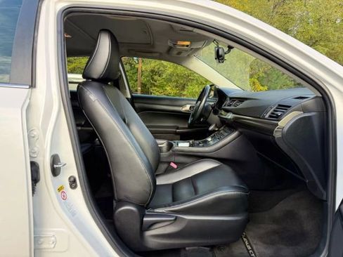 Used 2014 Lexus CT 200h image 27