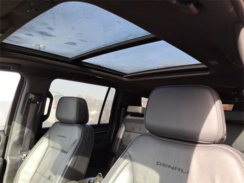 Used 2024 GMC Yukon XL Denali image 23