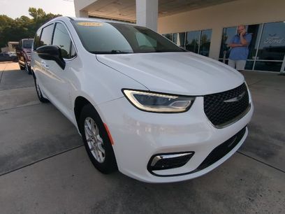 Used 2024 Chrysler Pacifica Touring-L