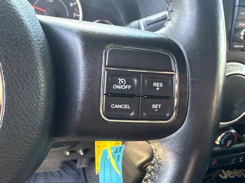 Used 2016 Jeep Wrangler Rubicon w/ Power Convenience Group AWD/4WD image 18