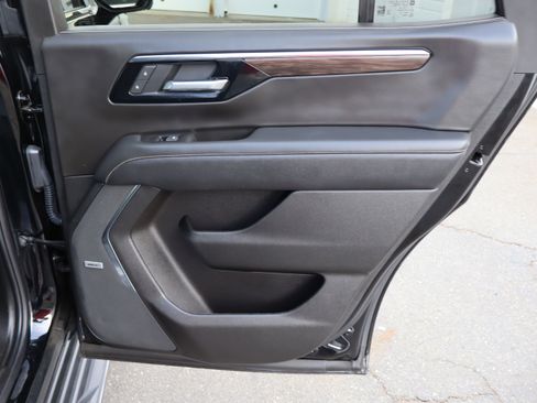 Used 2025 Chevrolet Tahoe Premier image 36