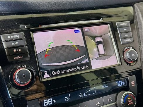 Used 2018 Nissan Rogue SV w/ Premium Package image 17