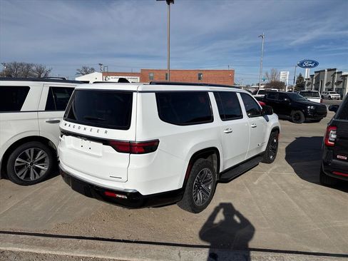 Used 2024 Jeep Wagoneer L Series II w/ HD Trailer Tow Package image 3