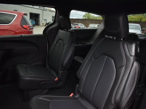 New 2026 Chrysler Voyager LX FWD image 16