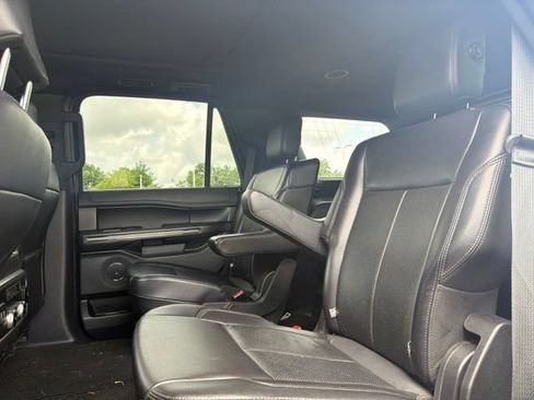 Used 2020 Ford Expedition XLT w/ Equipment Group 202A AWD/4WD image 18