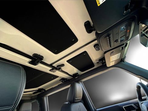 New 2025 Ford Bronco Badlands image 30