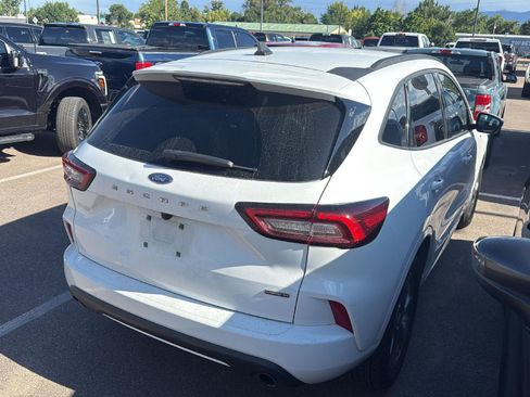 Used 2023 Ford Escape ST-Line Select AWD/4WD image 3