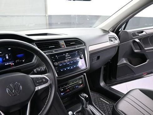 Used 2023 Volkswagen Tiguan SE FWD image 12