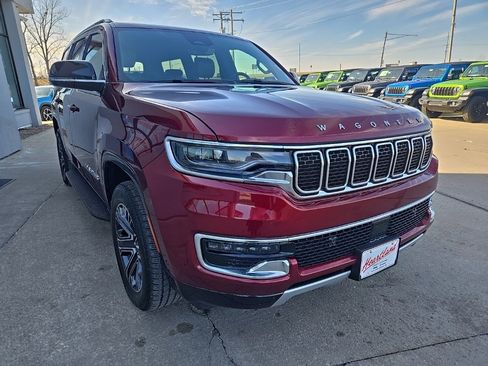 Used 2024 Jeep Wagoneer Series II image 13