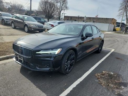 Used 2023 Volvo S60 T8 Plus image 3