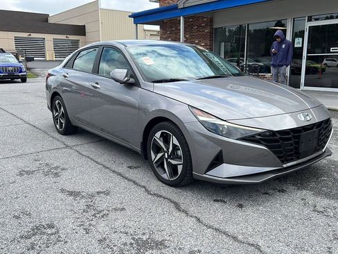 Used 2023 Hyundai Elantra SEL w/ Convenience Package FWD image 7