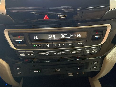 Used 2016 Honda Pilot Elite image 24