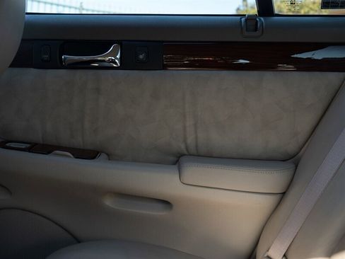 Used 1999 Cadillac Seville SLS w/ Personalization Pkg image 38
