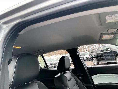 Used 2025 Chevrolet Trax LT w/ LT Convenience Package image 22