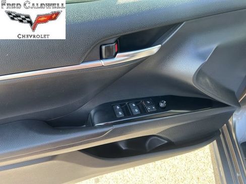 Used 2019 Toyota Camry SE FWD image 27