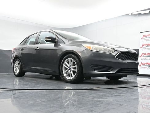Used 2016 Ford Focus SE w/ Reverse Sensing Package image 37