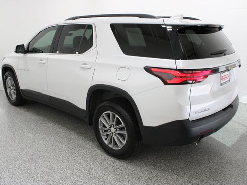 Used 2022 Chevrolet Traverse LT FWD image 9