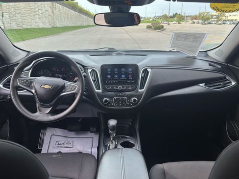 Used 2021 Chevrolet Malibu LT image 16