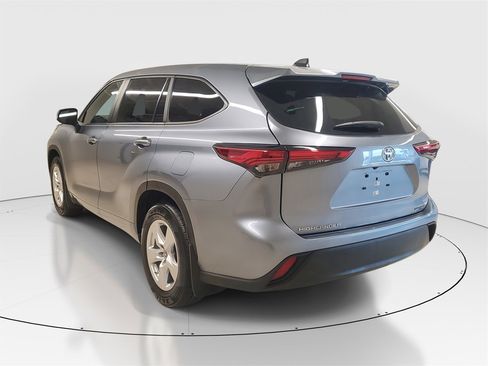 Certified 2023 Toyota Highlander LE image 5