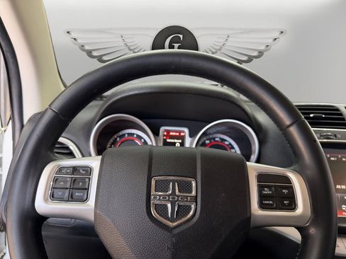 Used 2019 Dodge Journey SE FWD image 18