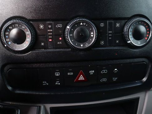 Used 2018 Mercedes-Benz Sprinter 2500 image 34