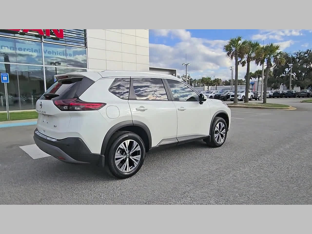 Used 2023 Nissan Rogue SV w/ SV Premium B Package FWD image 34