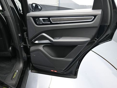 Used 2023 Porsche Cayenne Turbo S image 27