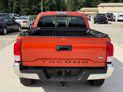 Used 2017 Toyota Tacoma SR5 w/ Tow Package RWD image 6