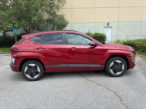 Used 2025 Hyundai Kona SEL FWD image 7