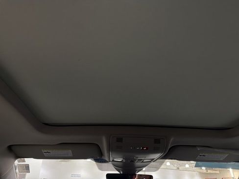 Certified 2023 Volkswagen Taos SE w/ Panoramic Sunroof Package FWD image 26