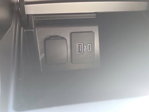 Certified 2022 Ford Explorer Platinum w/ Equipment Group 601A image 28