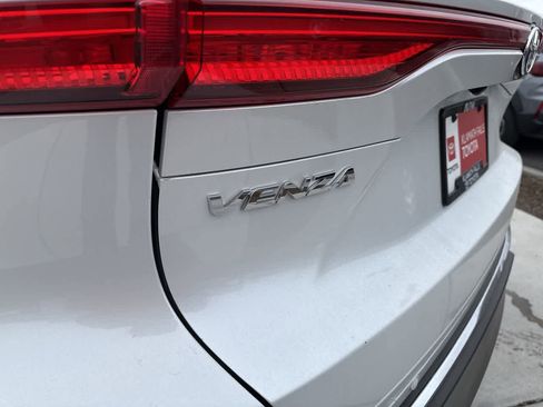 Used 2024 Toyota Venza Limited image 9