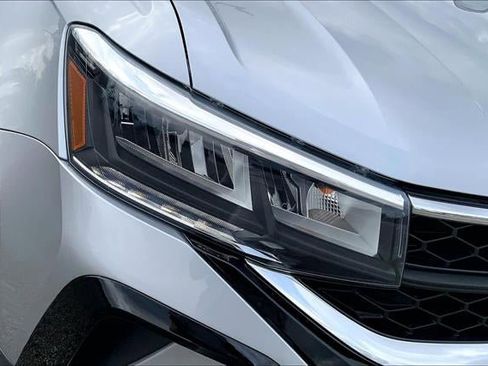 Used 2023 Volkswagen Taos SE w/ Panoramic Sunroof Package image 28