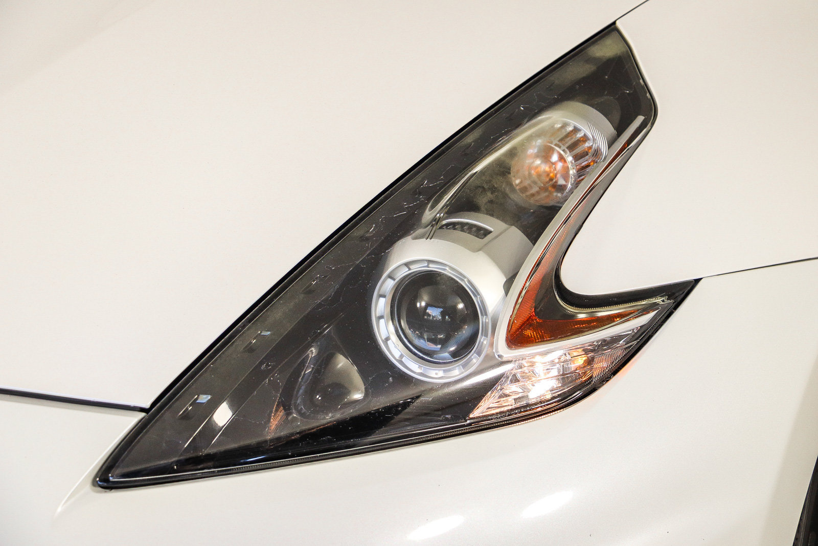Used 2019 Nissan 370Z Coupe w/ Z34 Heritage Edition - White RWD image 4