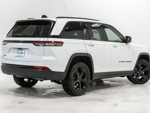 Used 2023 Jeep Grand Cherokee Altitude AWD/4WD image 39