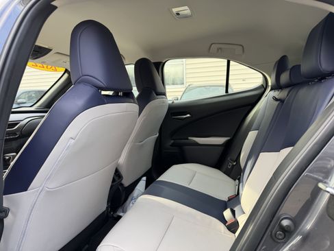 Used 2022 Lexus UX 200 image 22