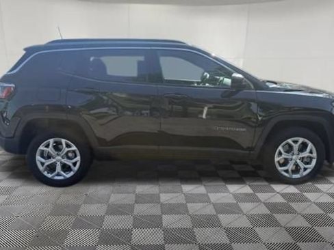 Used 2024 Jeep Compass Latitude w/ Convenience Group AWD/4WD image 6