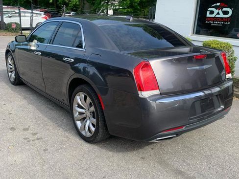 Used 2018 Chrysler 300 Limited RWD image 6